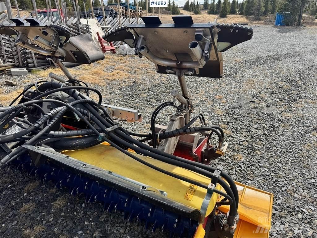  Pisten Bully 100 Sniega naži un tīrītāji