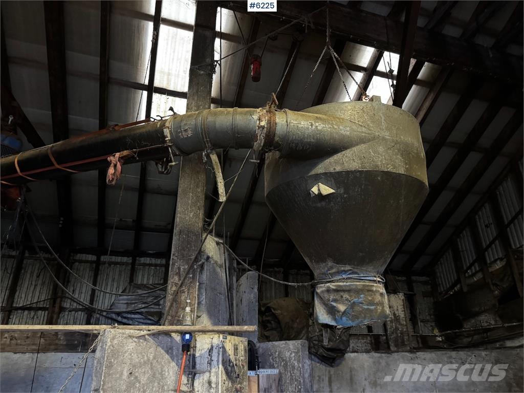 TKS Fylltømmer. Cits traktoru papildaprīkojums