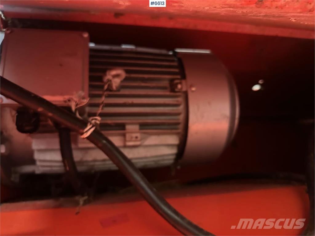 TKS K2 Cita ražas novākšanas tehnika