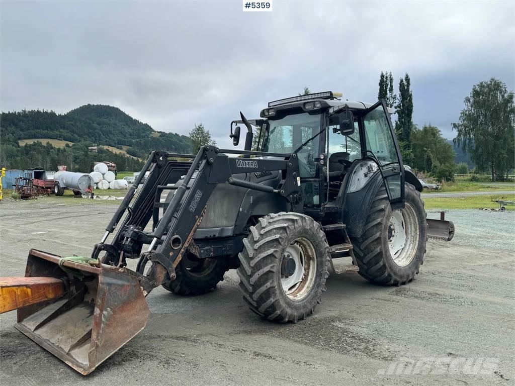 Valtra M120-4 Traktori