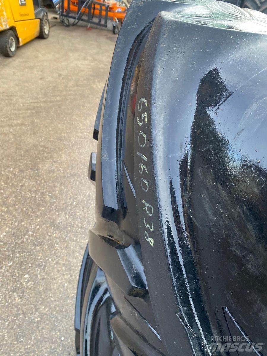 BKT 650/60R38 Riepas, riteņi un diski