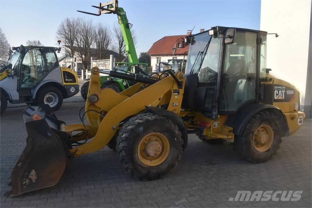 CAT 906M Iekrāvēji uz riteņiem