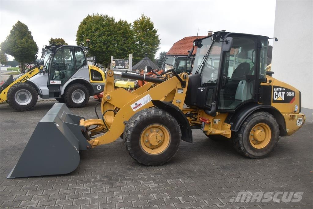 CAT 906M Iekrāvēji uz riteņiem