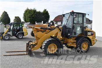 CAT 907M Iekrāvēji uz riteņiem