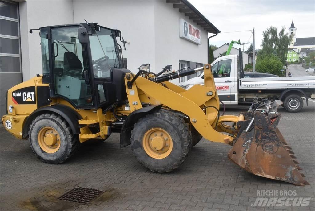 CAT 907M Iekrāvēji uz riteņiem