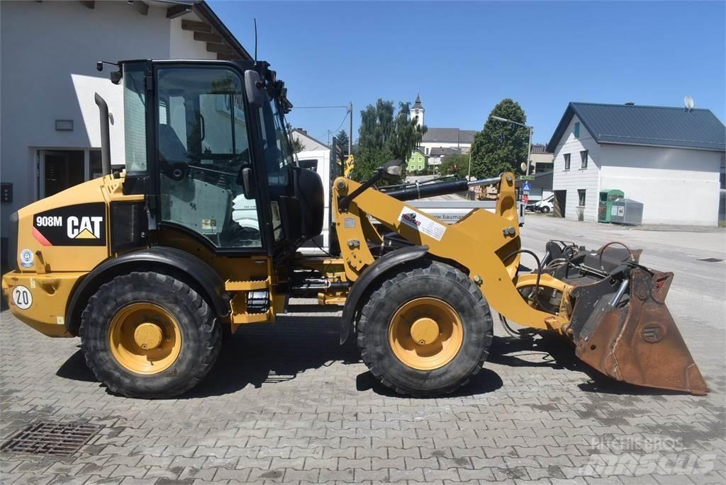CAT 908M Iekrāvēji uz riteņiem