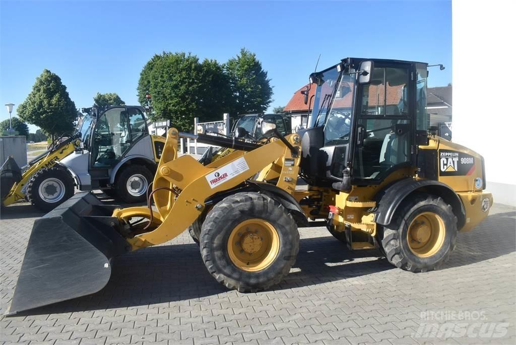 CAT 908M Iekrāvēji uz riteņiem