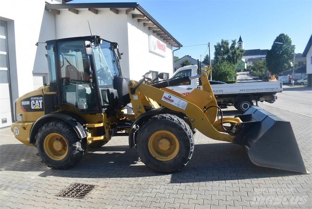 CAT 908M Iekrāvēji uz riteņiem