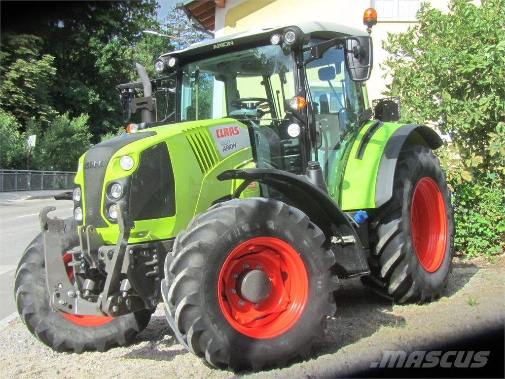 CLAAS Arion 440 Traktori