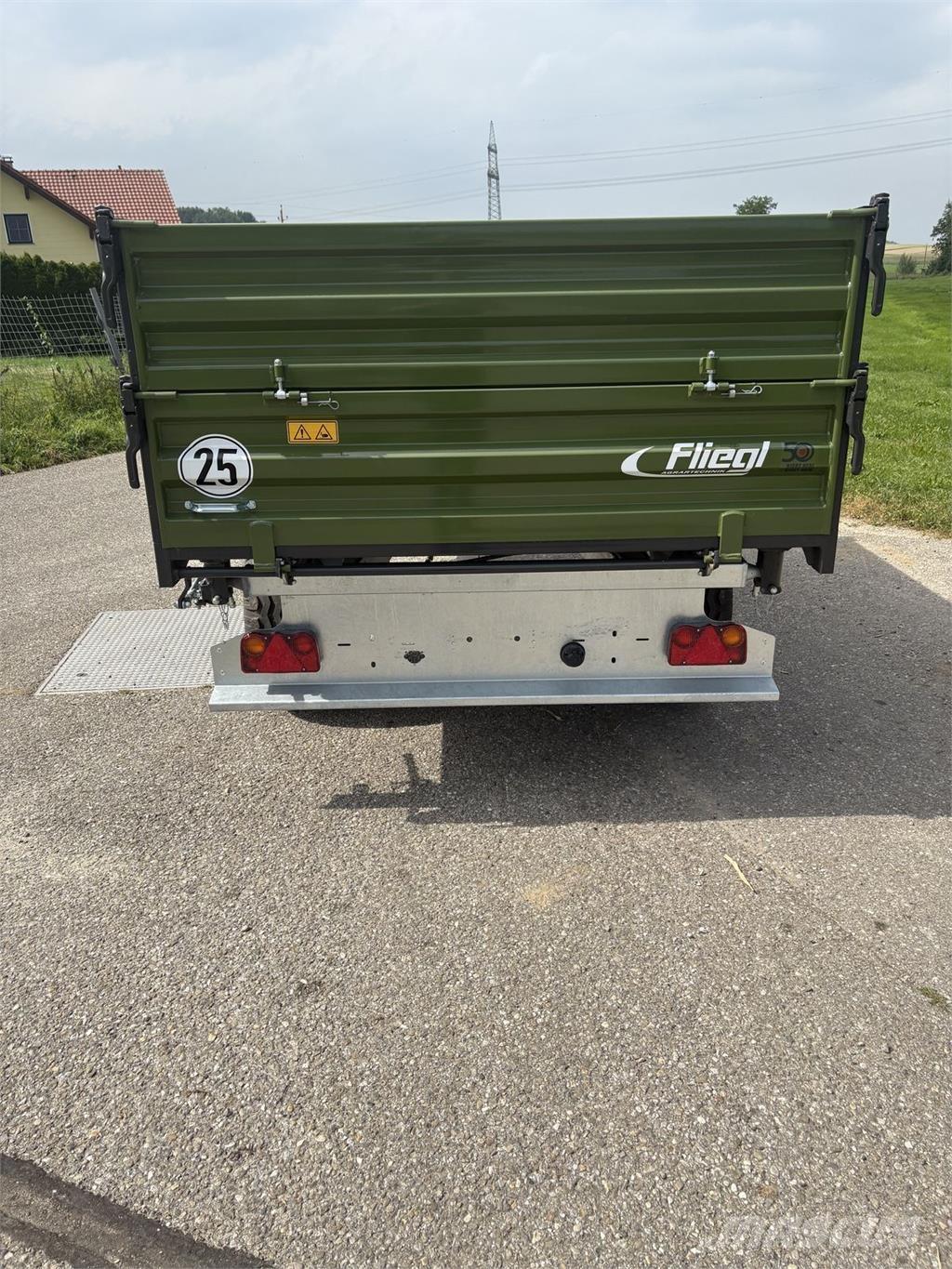 Fliegl EDK 50 FOX Treileri-pašizgāzēji