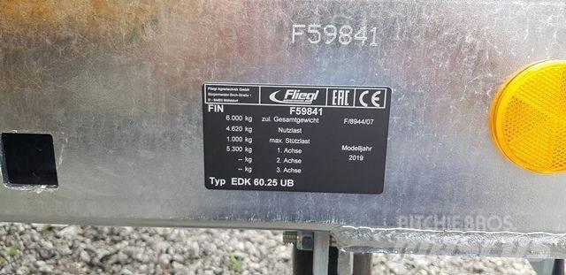 Fliegl EDK 60 Treileri-pašizgāzēji