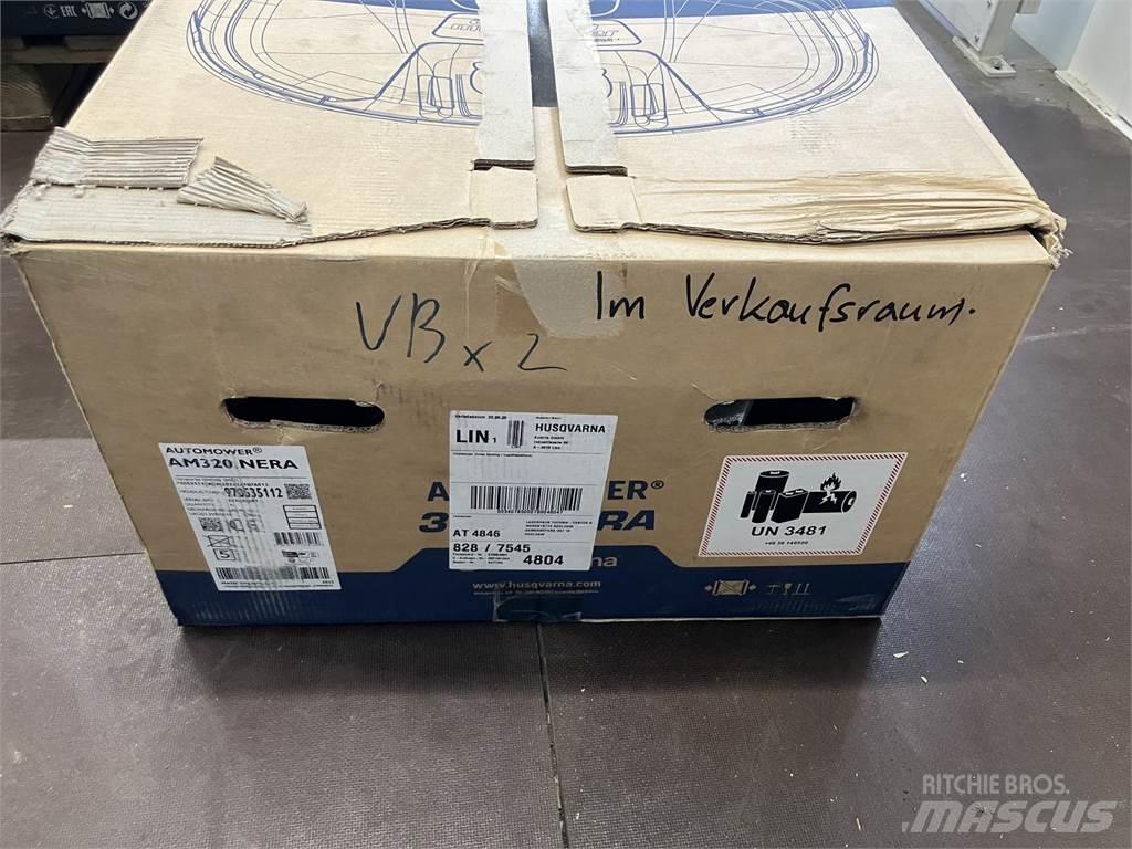 Husqvarna 320 NERA Mauriņa traktors