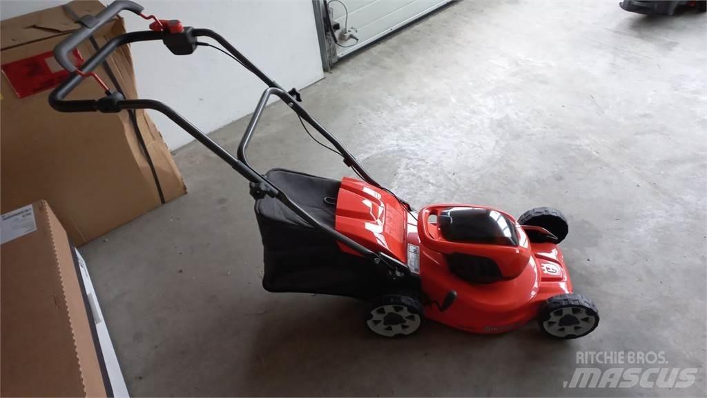 Husqvarna LC 137i Mauriņa traktors