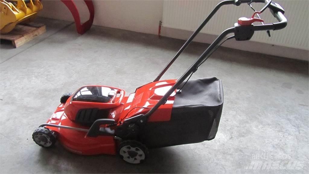 Husqvarna LC 347iVX Mauriņa traktors