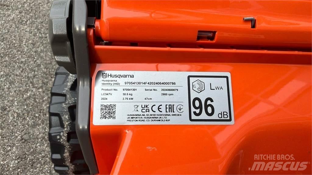 Husqvarna LC 347V Mauriņa traktors