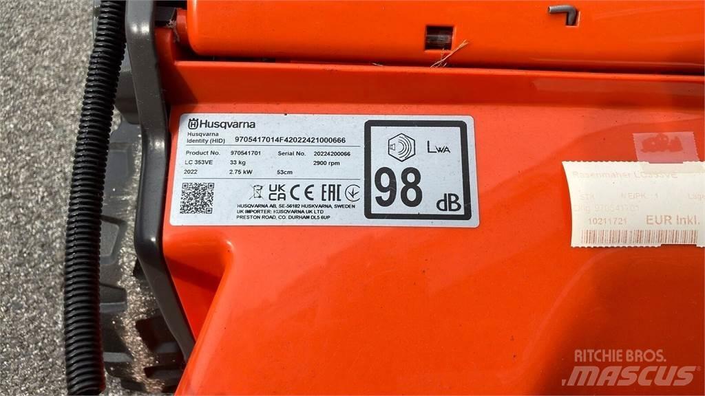 Husqvarna LC 353VE Mauriņa traktors