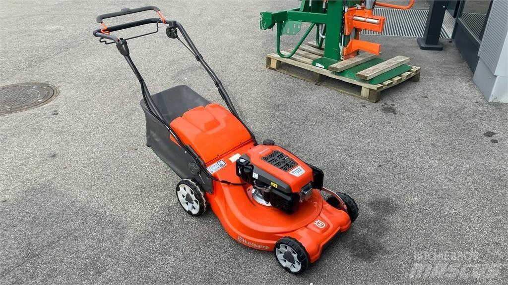 Husqvarna LC 353VE Mauriņa traktors
