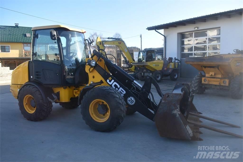 JCB 406 Iekrāvēji uz riteņiem