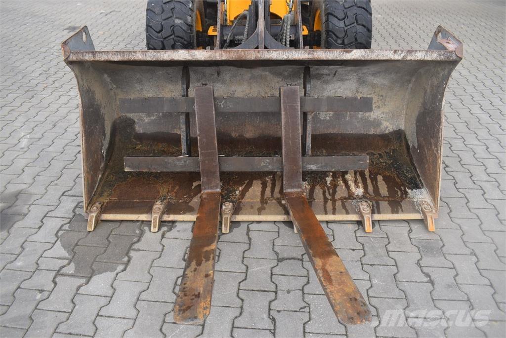 JCB 406 Iekrāvēji uz riteņiem