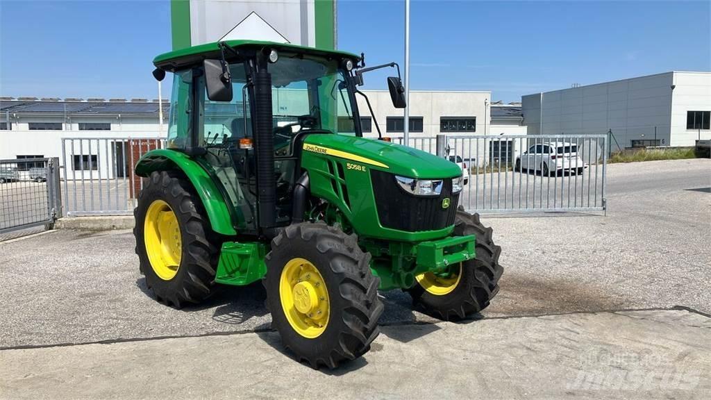 John Deere 5058E Traktori