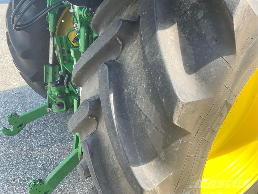 John Deere 6110R Traktori