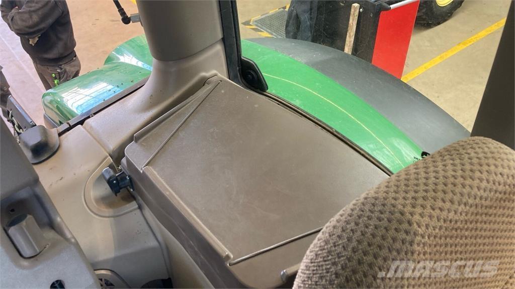 John Deere 6130R Traktori