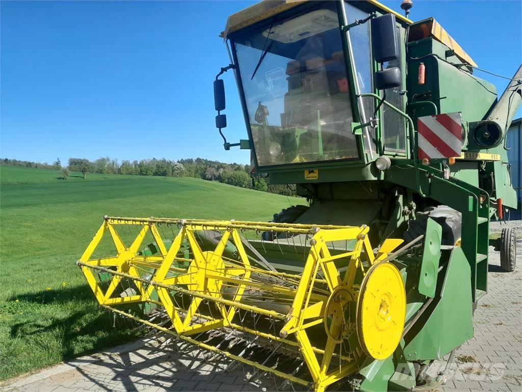 John Deere 950 Ražas novākšanas kombaini