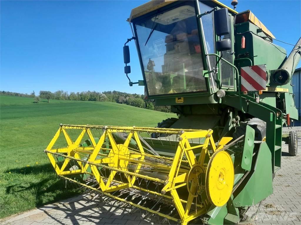John Deere 950 Ražas novākšanas kombaini