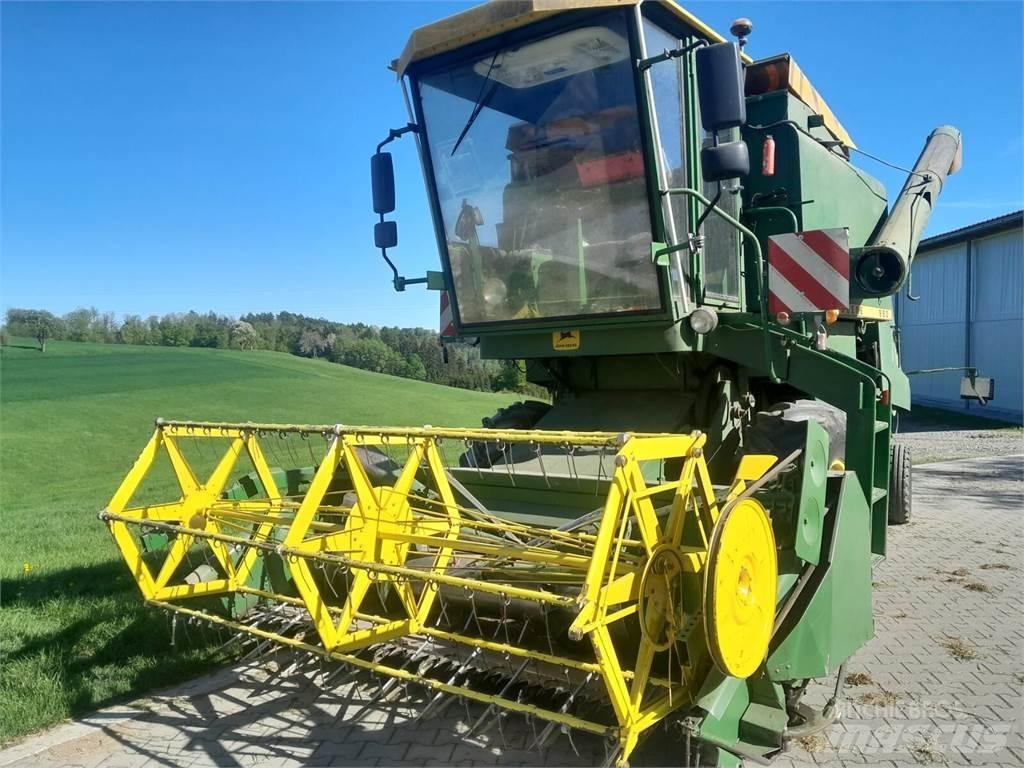 John Deere 950 Ražas novākšanas kombaini