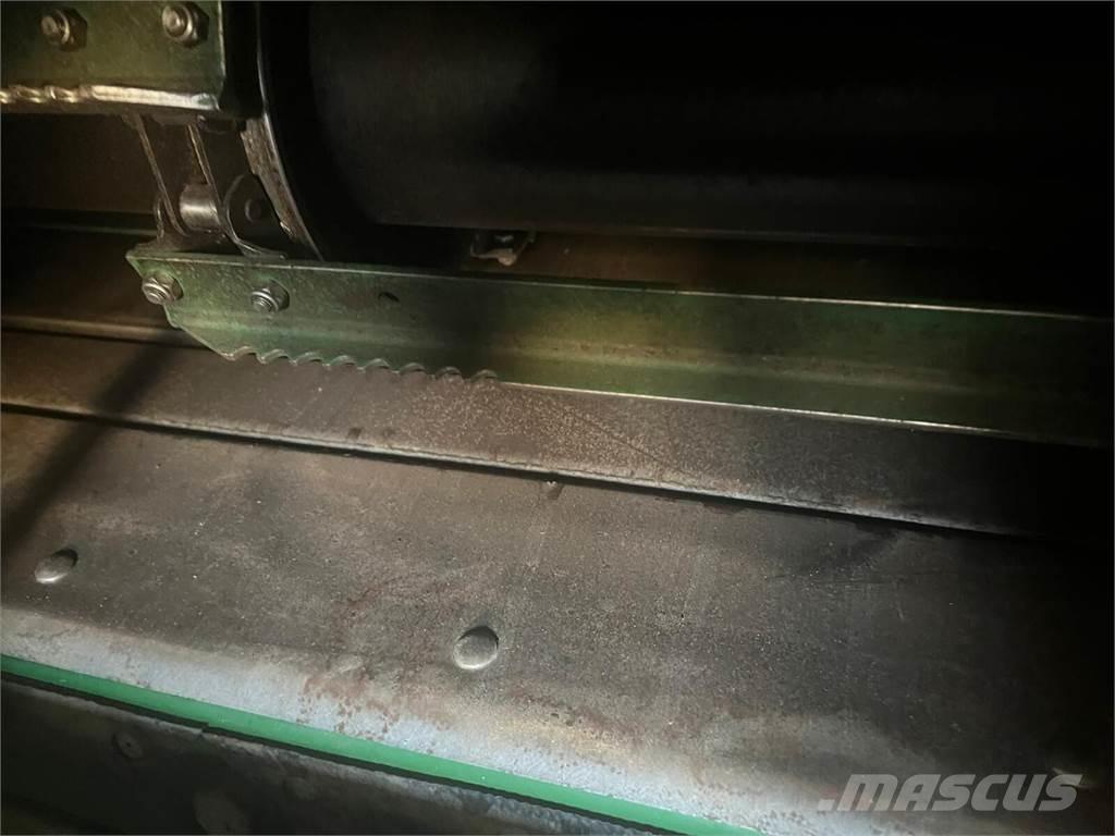 John Deere T550 Ražas novākšanas kombaini