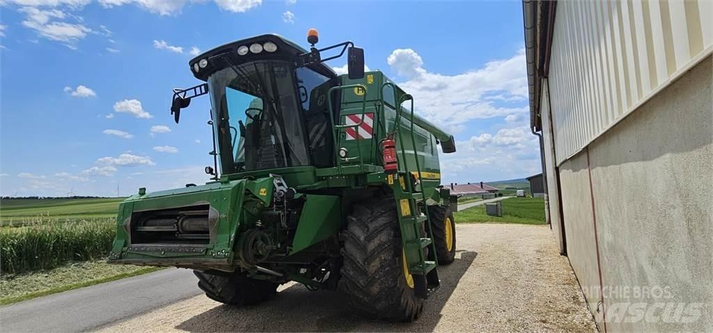 John Deere T550 Ražas novākšanas kombaini