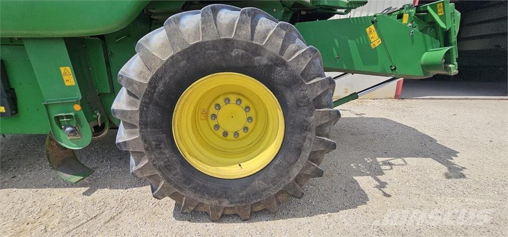 John Deere T550 Ražas novākšanas kombaini