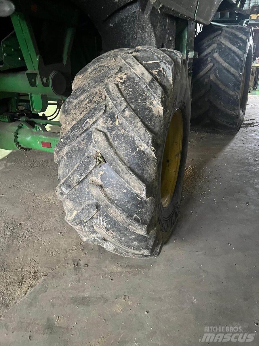 John Deere T670 Ražas novākšanas kombaini