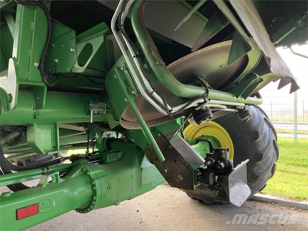 John Deere T670 Ražas novākšanas kombaini