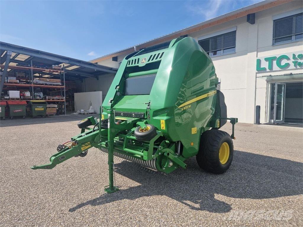 John Deere V451M Rituļu preses