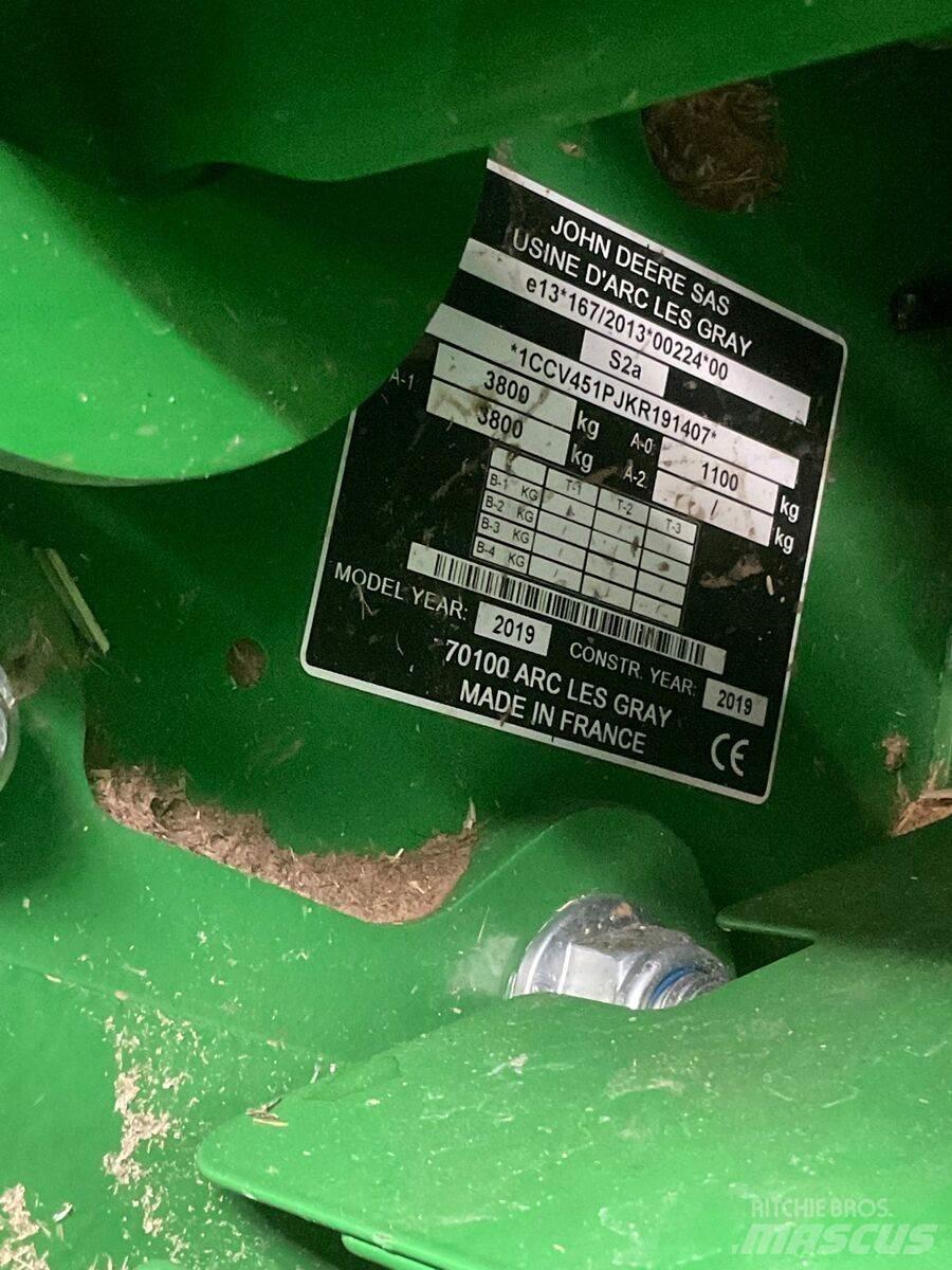 John Deere V451R Rituļu preses
