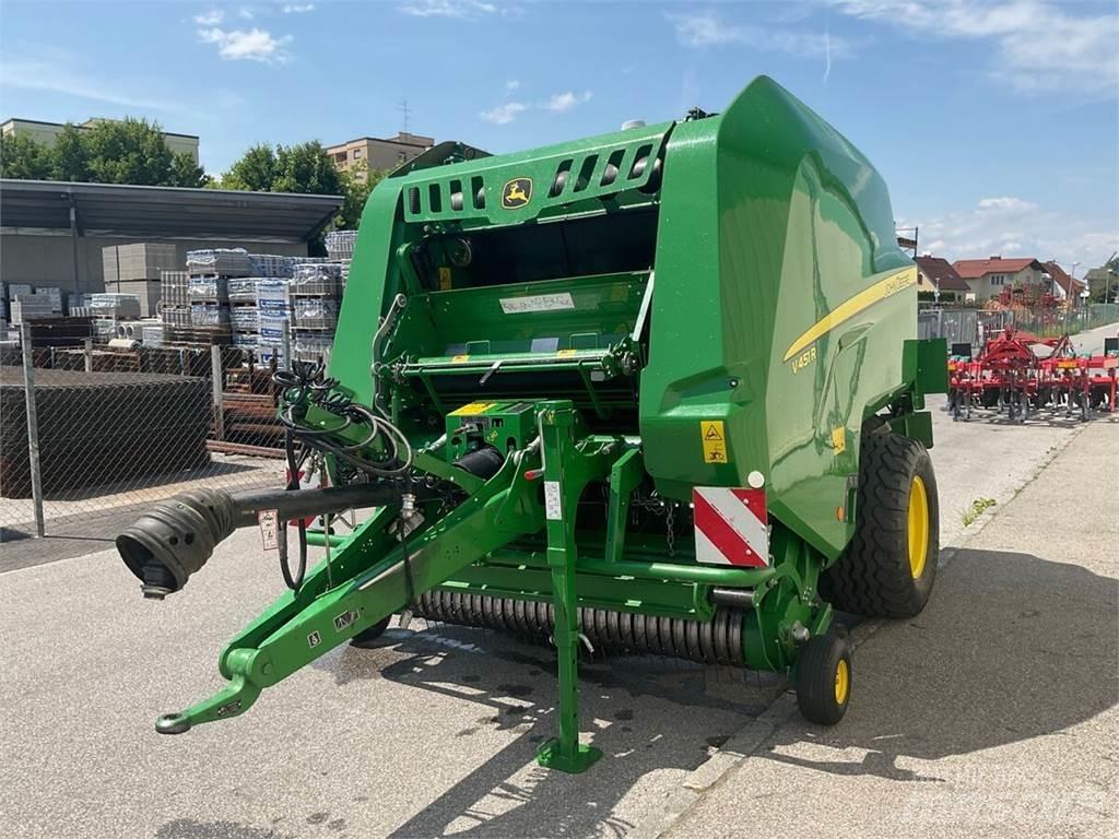 John Deere V451R Rituļu preses