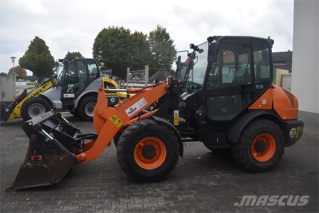 Komatsu WA70-7 Iekrāvēji uz riteņiem