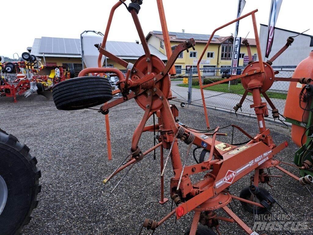 Kuhn GF 4201 MH Grābekļi un siena ārdītāji