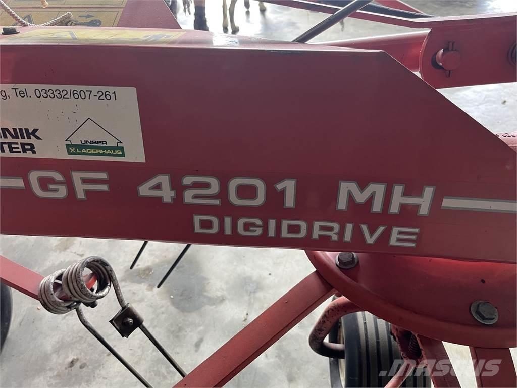 Kuhn GF 4201 MH Grābekļi un siena ārdītāji
