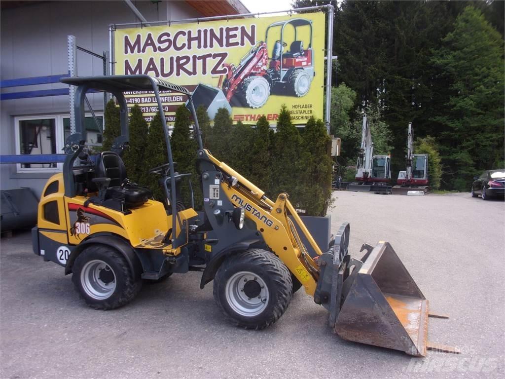 Mustang AL 306 Frontālie iekrāvēji un ekskavatori