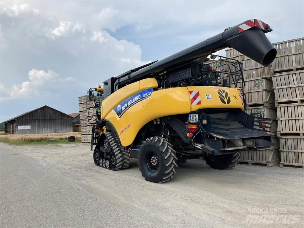 New Holland CR9080 Ražas novākšanas kombaini