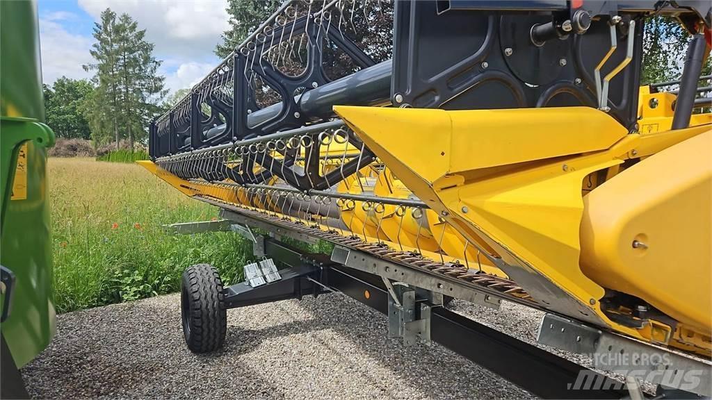 New Holland CX8040 Ražas novākšanas kombaini
