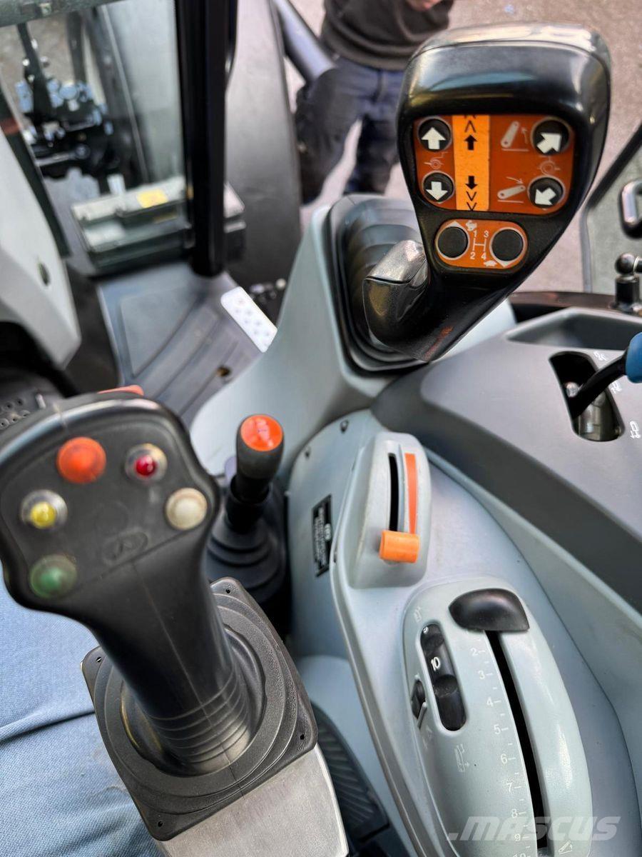 New Holland T4.115 Traktori