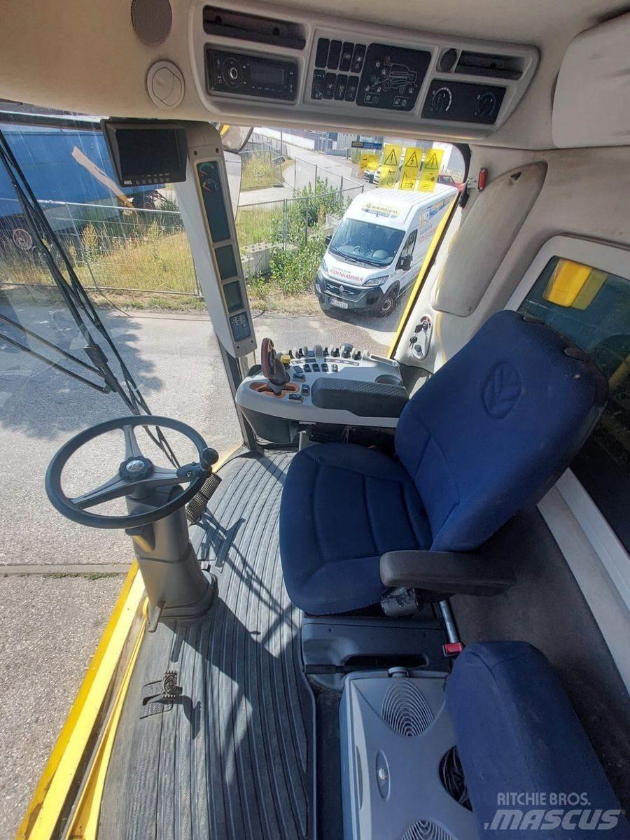 New Holland TC5070 Ražas novākšanas kombaini