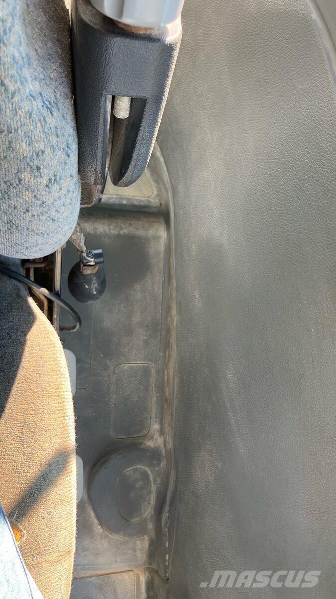 New Holland TL 80 Traktori