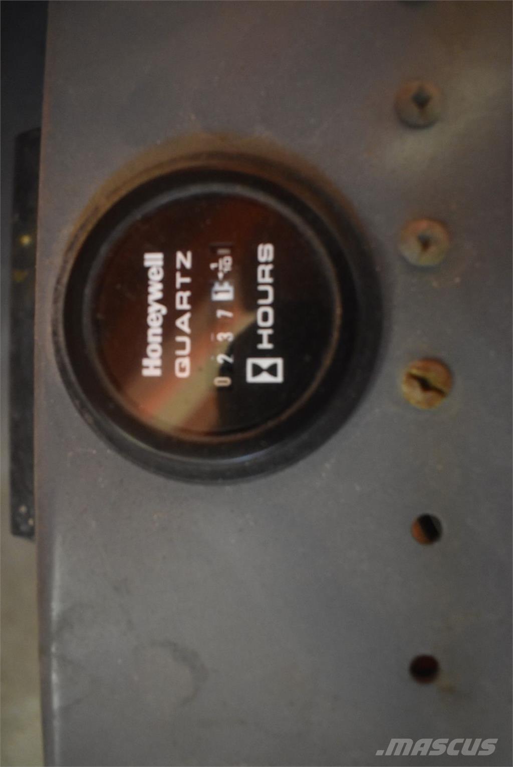 SkyJack SJ-III 3220 Strēles pacēlāji