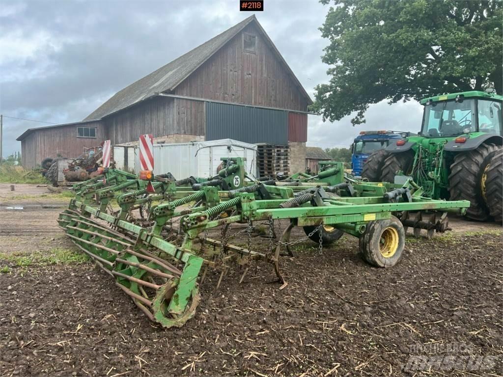 John Deere 410A Cita augsnes apstrādes tehnika un papildaprīkojums