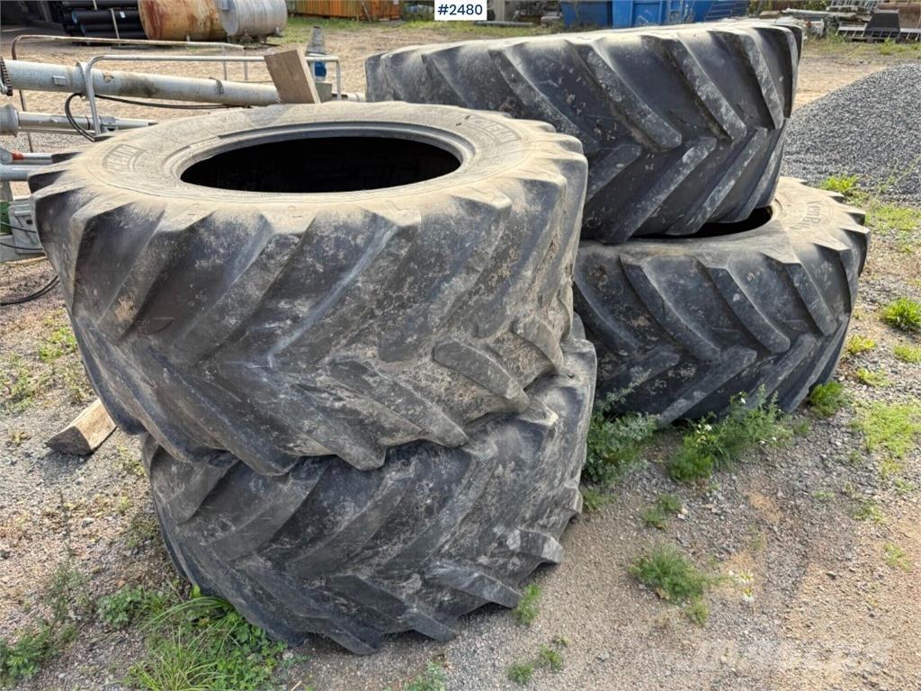 Michelin Däck Visurgājēji un sniega motociklu papildaprīkojums