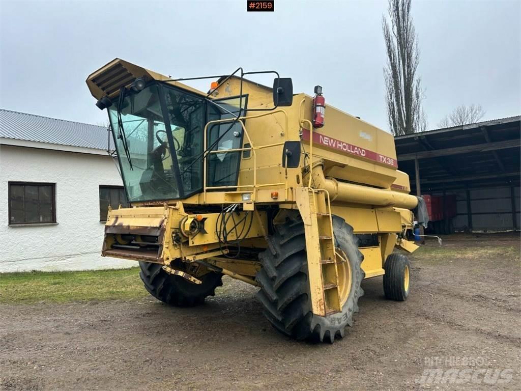 New Holland TX36 Ražas novākšanas kombaini